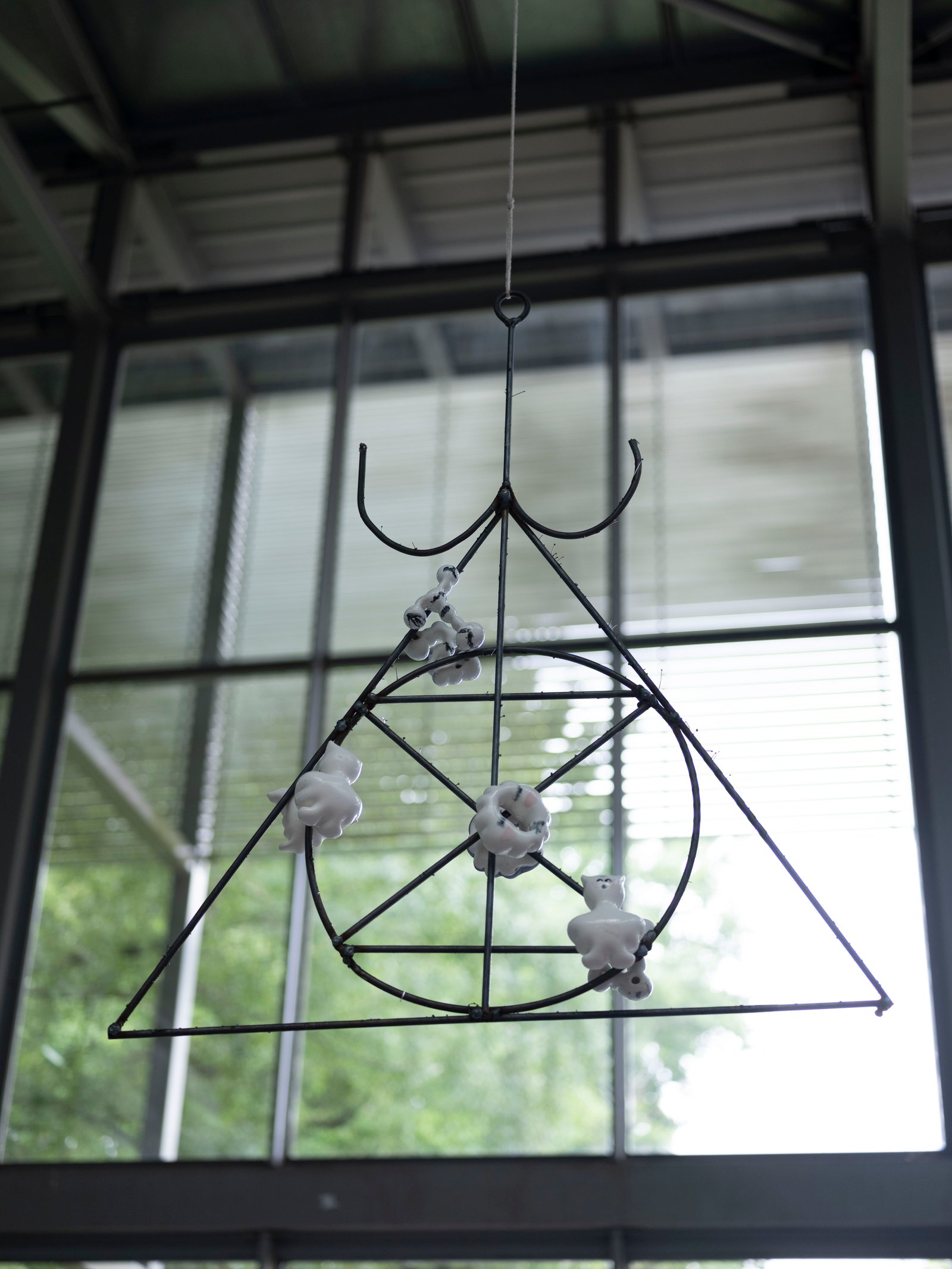 Installation view: maniaka glitchoss, 2023. Photo: Anna Haillot.